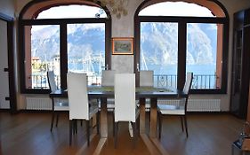 Bellagio Lakeside Apartment